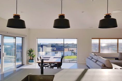 Photo of property in 25 Woodridge Drive, Stanmore Bay, Whangaparaoa, 0932