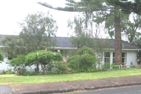 Photo of property in 36 Deuxberry Avenue, Northcote, Auckland, 0627