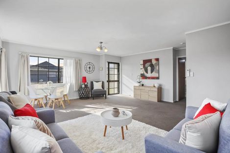 Photo of property in 1/20 Sturges Road, Henderson, Auckland, 0612