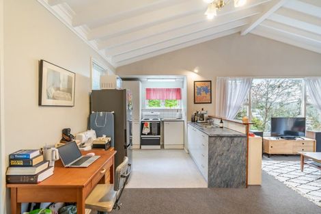 Photo of property in 62 Tio Tio Road, Miramar, Wellington, 6022