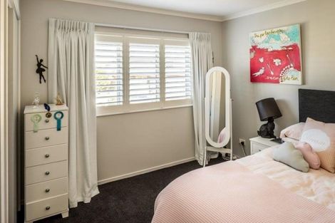 Photo of property in 202 Westchester Drive, Churton Park, Wellington, 6037