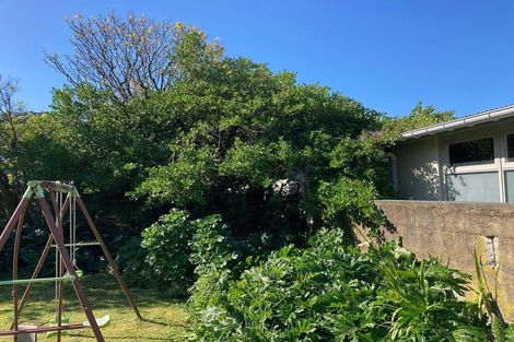 Photo of property in 87 Queens Drive, Lyall Bay, Wellington, 6022