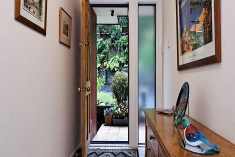 Photo of property in 35 Chamari Close, Titirangi, Auckland, 0604