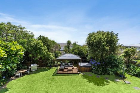 Photo of property in 5 Higham Ferrers Place, Red Beach, 0932