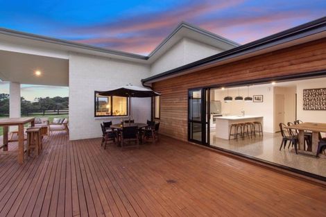 Photo of property in 125 Wharf Road, Clarks Beach, Pukekohe, 2679