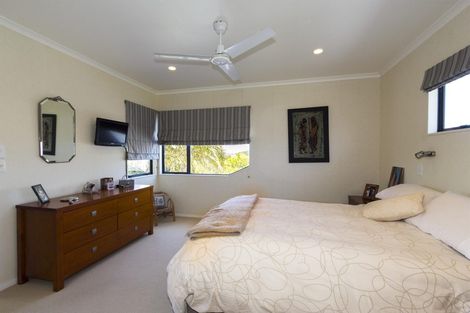 Photo of property in 99 Wade River Road, Stanmore Bay, Whangaparaoa, 0932