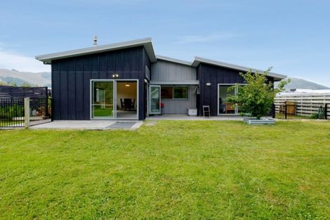 Photo of property in 50 Montgomery Crescent, Kinloch, Taupo, 3377