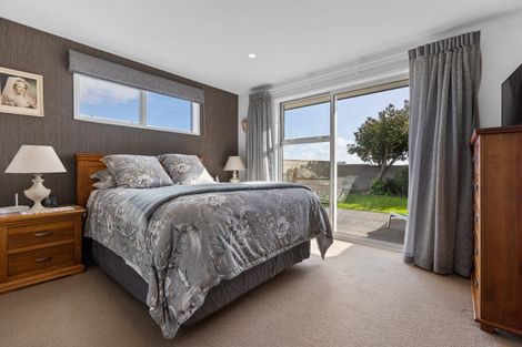 Photo of property in 2 Keene Drive, Bell Block, New Plymouth, 4312