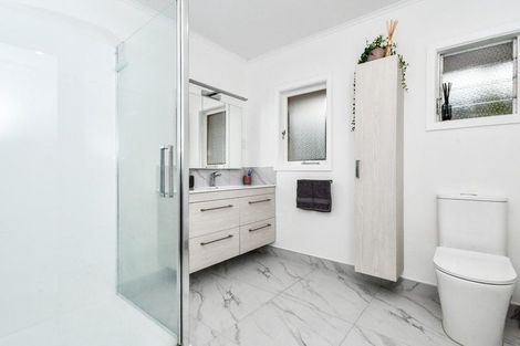 Photo of property in 18 Walpole Avenue, Hillpark, Auckland, 2102