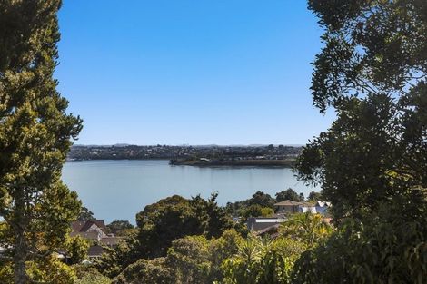 Photo of property in 92 Island Bay Road, Beach Haven, Auckland, 0626