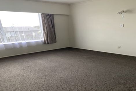 Photo of property in 2/6 Clunie Place, Highland Park, Auckland, 2010