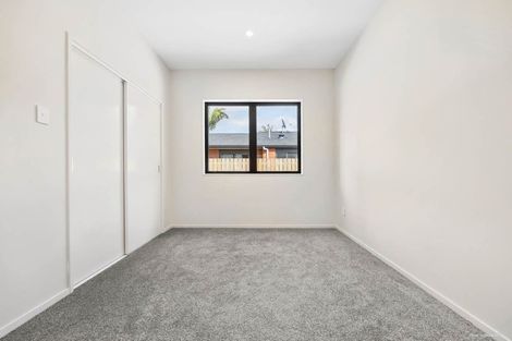 Photo of property in 62d Woodside Road, Massey, Auckland, 0614