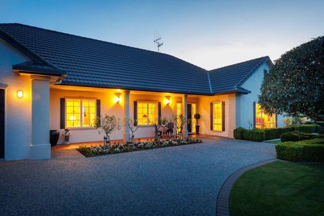 Photo of property in 35 Cashmere Drive, Fitzherbert, Palmerston North, 4410