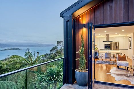Photo of property in 9 Cromwell Point, Newlands, Wellington, 6037