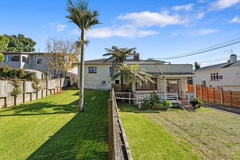 Photo of property in 13 Akarana Avenue, Mount Roskill, Auckland, 1041