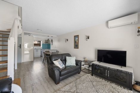 Photo of property in 233 Marine Parade, Napier South, Napier, 4110