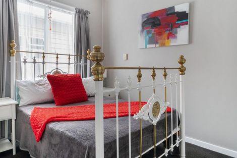 Photo of property in 35 York Street, Picton, 7220