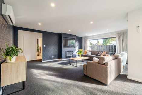 Photo of property in 2a Alton Place, Hokowhitu, Palmerston North, 4410