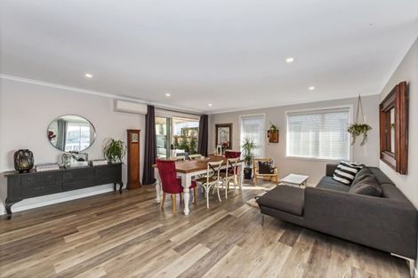 Photo of property in 5 Resolution Drive, Gulf Harbour, Whangaparaoa, 0930