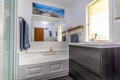 Photo of property in 10 Parkdale Place, Glenview, Hamilton, 3206