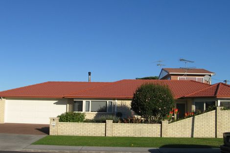 Photo of property in 22 West Hoe Road, Orewa, 0931