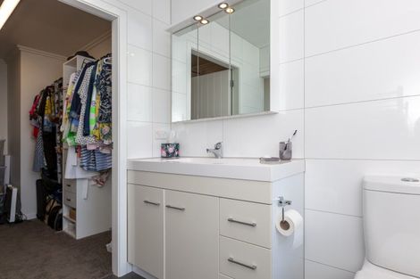 Photo of property in 39b Kakariki Grove, Waikanae, 5036