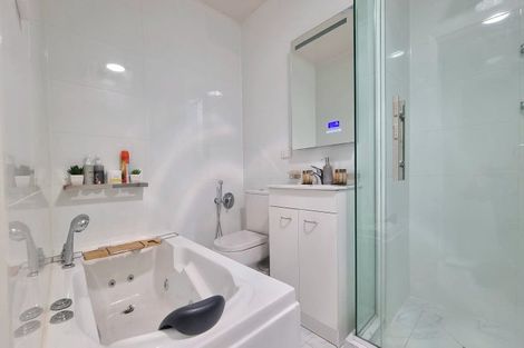 Photo of property in 176 Gossamer Drive, Pakuranga Heights, Auckland, 2010