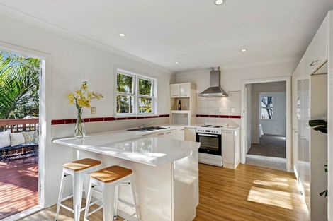 Photo of property in 2/9 Merton Avenue, Glenfield, Auckland, 0627