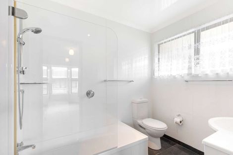 Photo of property in 5 Saint Ives Grove, Whalers Gate, New Plymouth, 4310