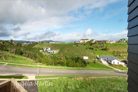 Photo of property in 3 Vaucluse Heights, Fitzherbert, Palmerston North, 4410