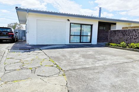 Photo of property in 67 Lincoln Park Avenue, Massey, Auckland, 0614