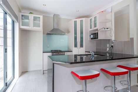 Photo of property in 23 Midhurst Avenue, Henderson, Auckland, 0612