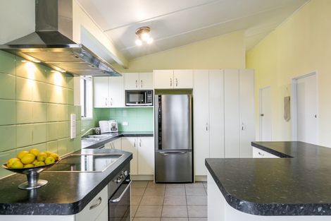 Photo of property in 27 James Cook Street, Havelock North, 4130