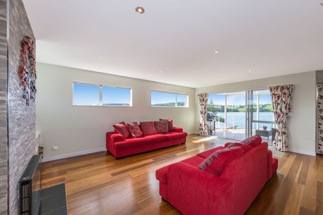 Photo of property in 90 Shakespear Road, Army Bay, Whangaparaoa, 0930