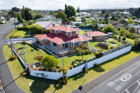 Photo of property in 42 Forest Lake Road, Forest Lake, Hamilton, 3200