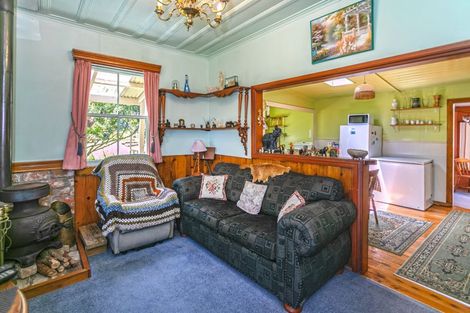 Photo of property in 80 Oxford Terrace, Coromandel, 3506