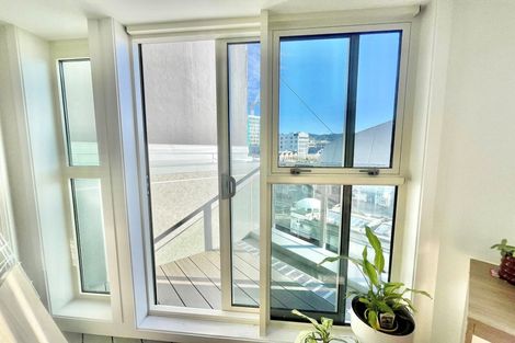 Photo of property in 5 Kent Terrace, Mount Victoria, Wellington, 6011