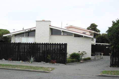 Photo of property in 22 Malta Crescent, South New Brighton, Christchurch, 8062