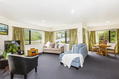Photo of property in 40 King Charles Drive, Kingsley Heights, Upper Hutt, 5018