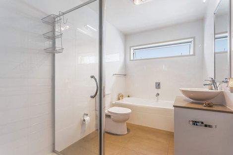 Photo of property in 20 Kensington Drive, Orewa, 0931