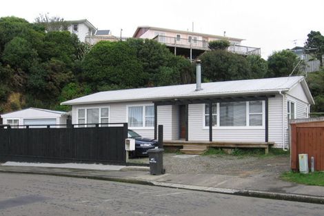 Photo of property in 21 Bellringer Crescent, Newlands, Wellington, 6037