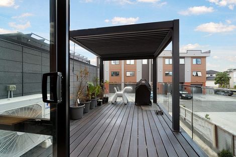 Photo of property in 6 Meritage Lane, Te Atatu South, Auckland, 0610