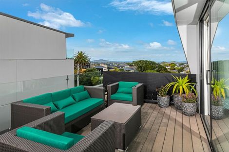 Photo of property in Sugar Lane Apartments, 5/31 Rawene Road, Birkenhead, Auckland, 0626