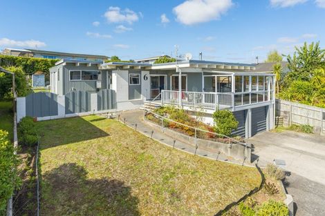 Photo of property in 6 Regents Grove, Richmond Heights, Taupo, 3330
