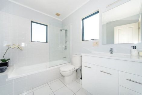 Photo of property in 5 Albizia Avenue, Henderson, Auckland, 0612