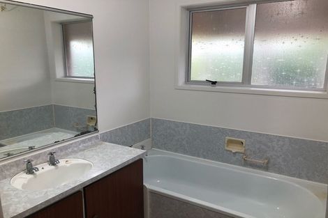 Photo of property in 2/4 Cairngorm Place, Highland Park, Auckland, 2010