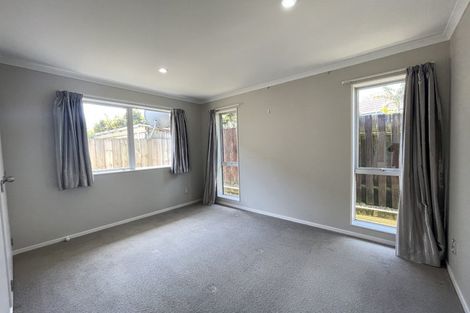 Photo of property in 72 Prince Regent Drive, Half Moon Bay, Auckland, 2012