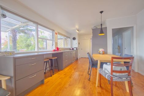 Photo of property in 5 Pendlebury Street, Green Bay, Auckland, 0604