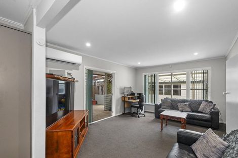 Photo of property in 83 Sturges Road, Henderson, Auckland, 0612