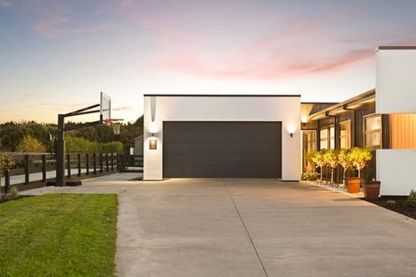 Photo of property in 17 Mike Smith Drive, Cambridge, 3434